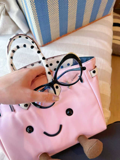 Classic leather point pink-colored handbag