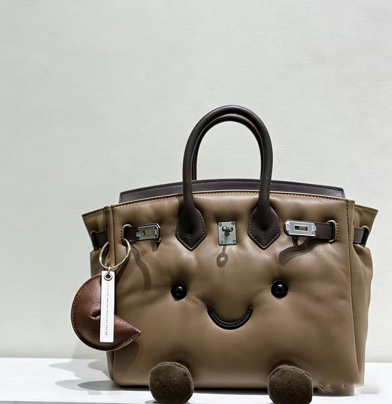 Classic leather Mocha-colored handbag