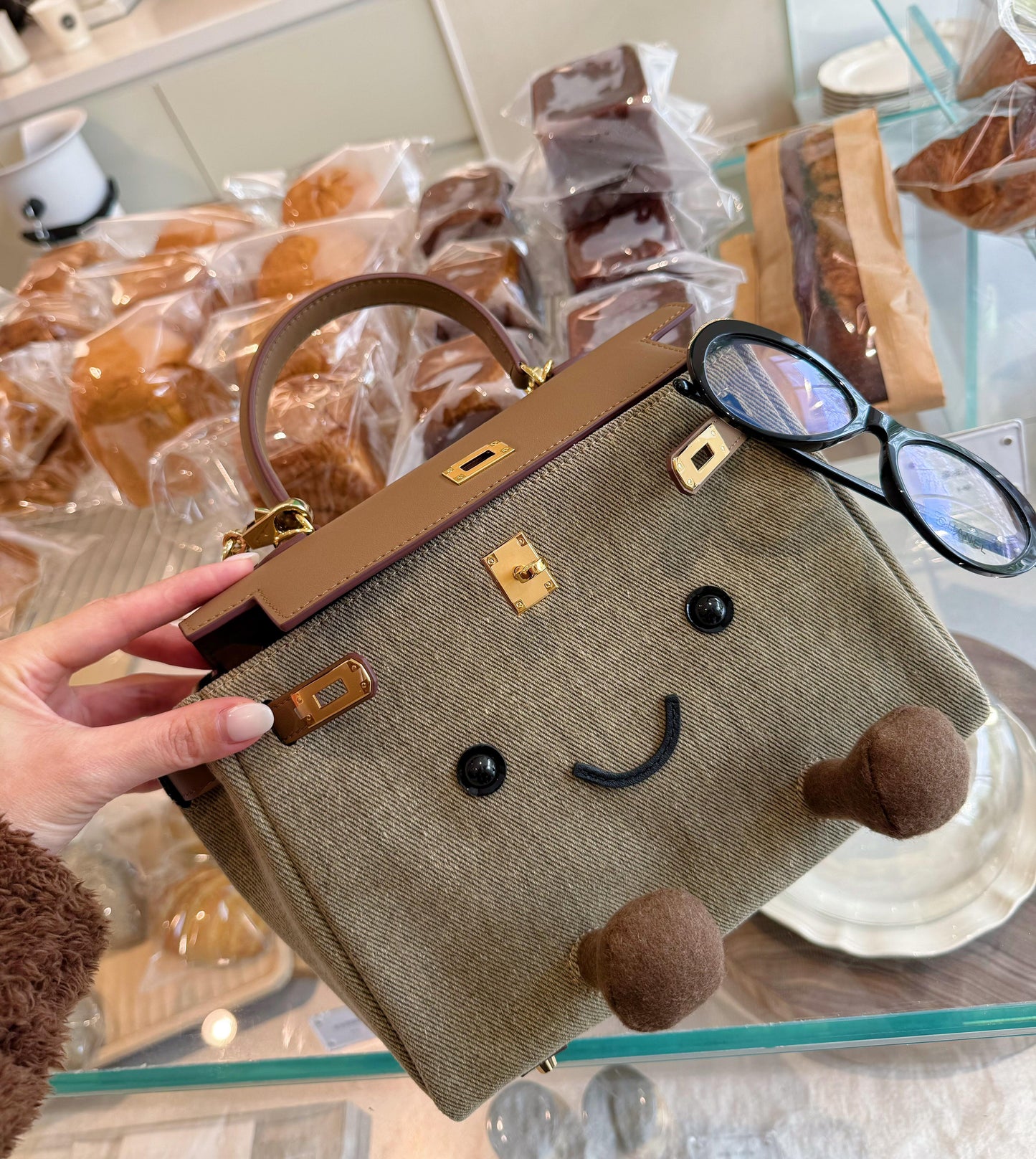 Ready Stock Classic Biscuit Fluff Clarette Bag
